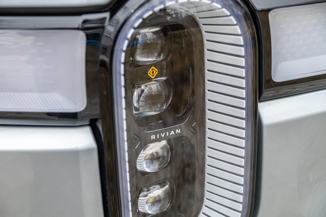 2023 Rivian R1T - Image 15 of 31