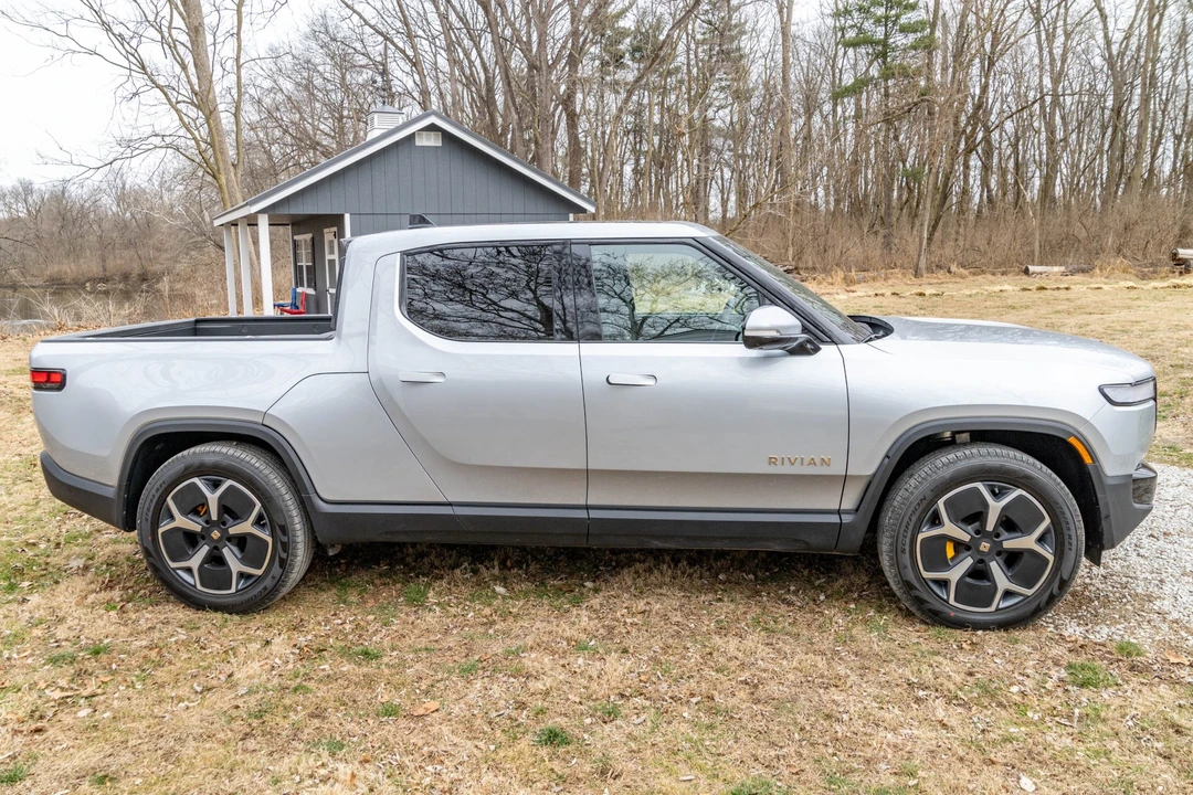 2023 Rivian R1T - Image 8 of 31