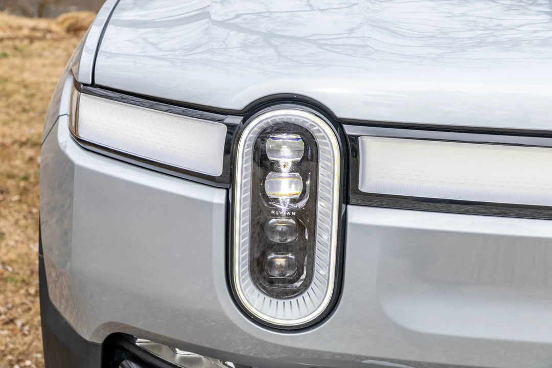 2023 Rivian R1T - Image 16 of 31