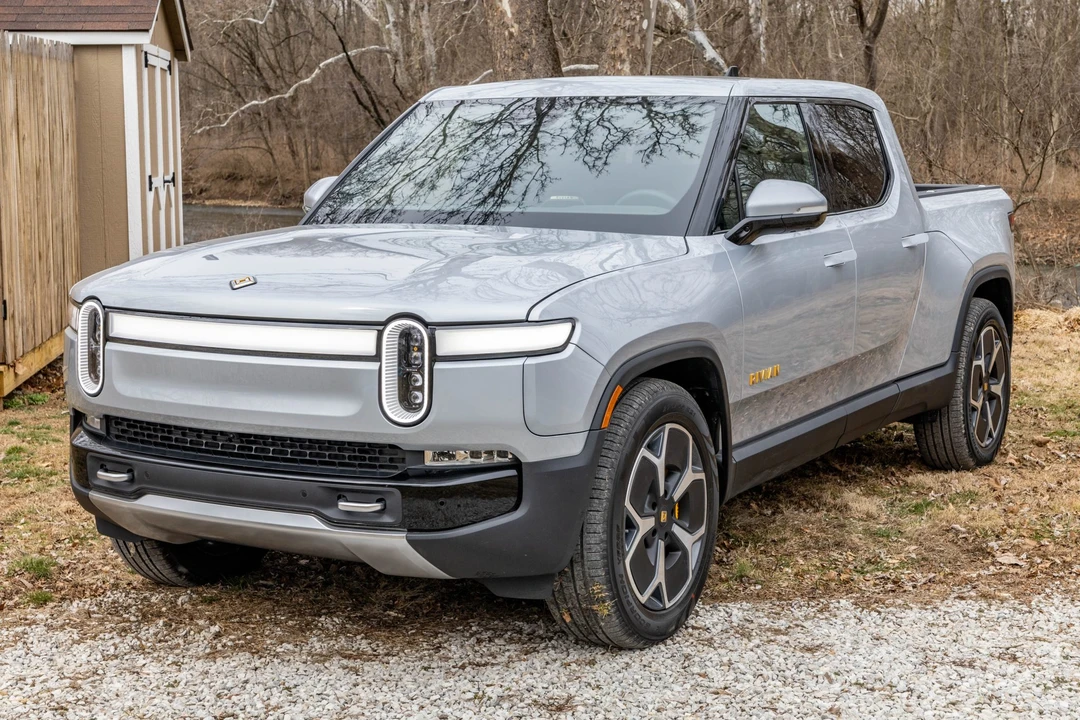 2023 Rivian R1T - Image 2 of 31