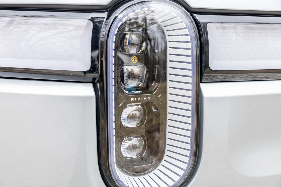 2023 Rivian R1T - Image 14 of 31