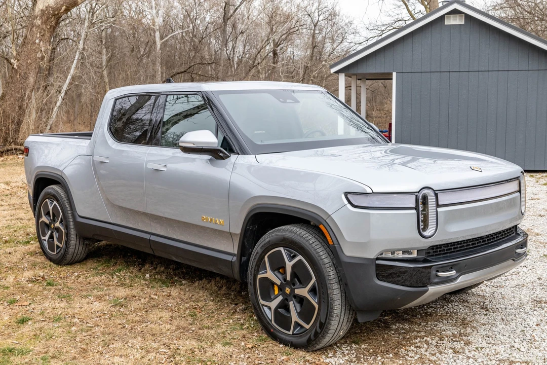 2023 Rivian R1T - Image 9 of 31
