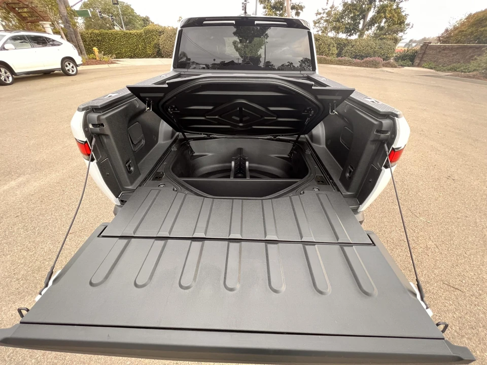 2023 Rivian R1T - Image 27 of 31