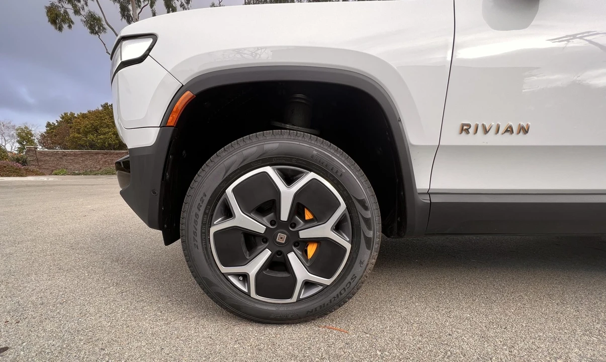 2023 Rivian R1T - Image 16 of 31