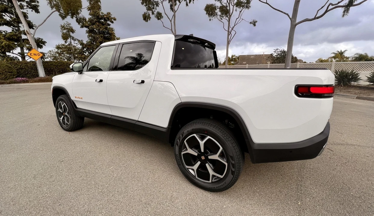 2023 Rivian R1T - Image 3 of 31