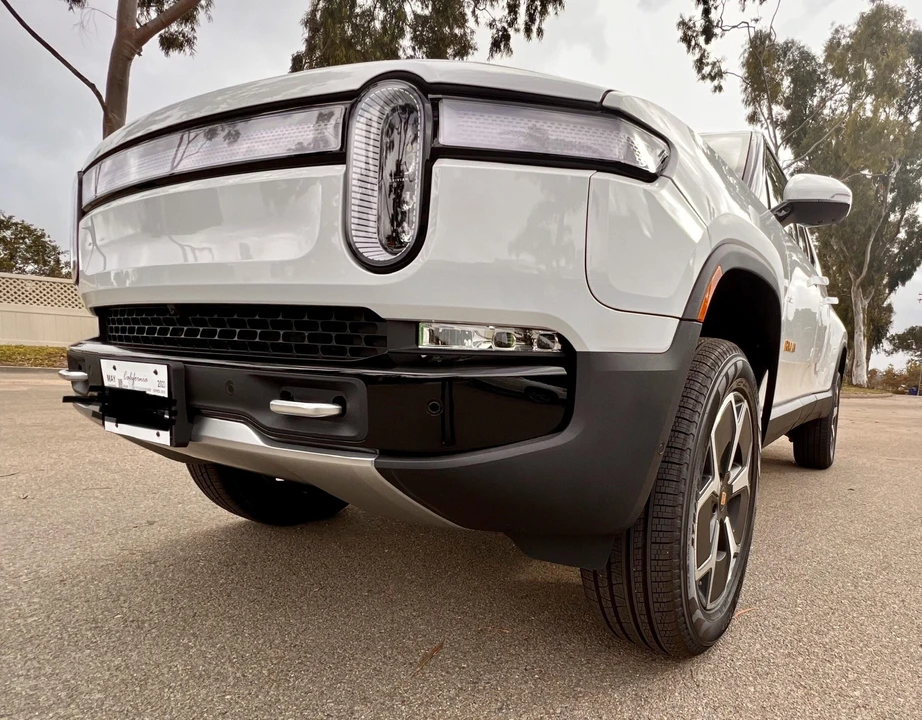 2023 Rivian R1T - Image 15 of 31