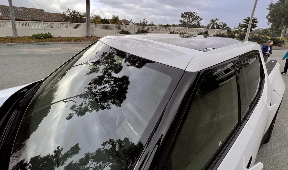 2023 Rivian R1T - Image 17 of 31