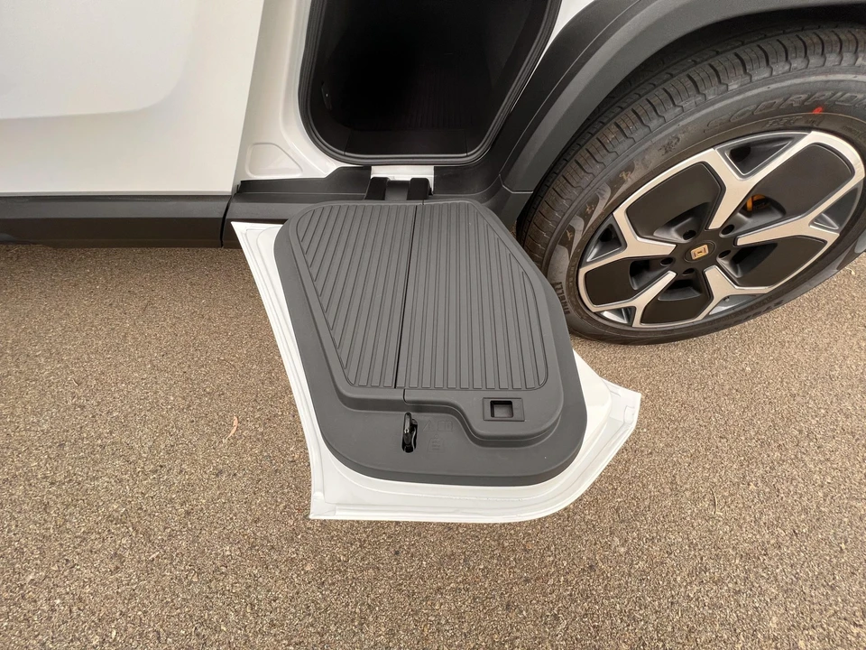 2023 Rivian R1T - Image 21 of 31