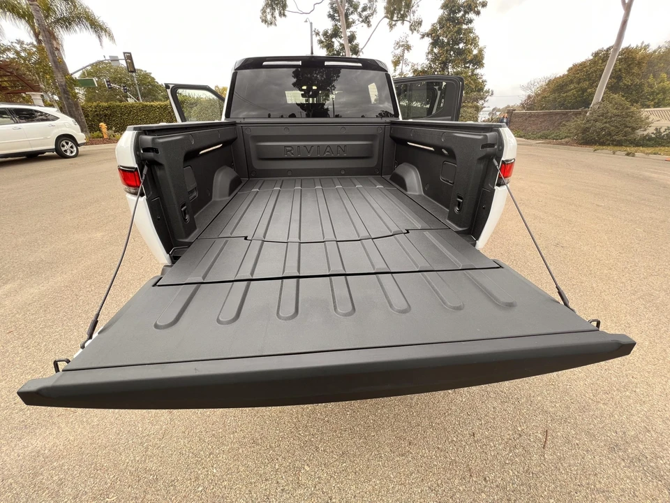 2023 Rivian R1T - Image 25 of 31