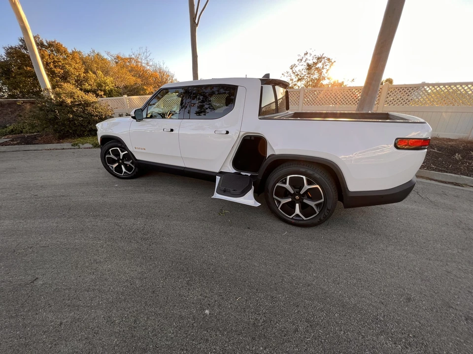 2023 Rivian R1T - Image 4 of 31