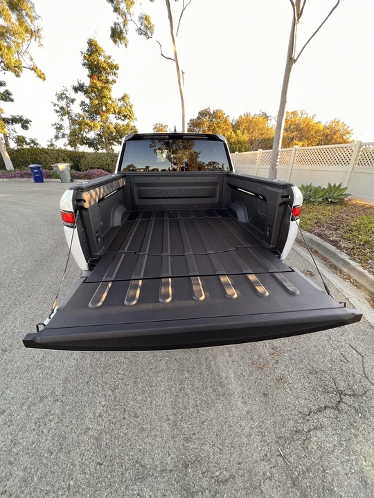 2023 Rivian R1T - Image 24 of 31