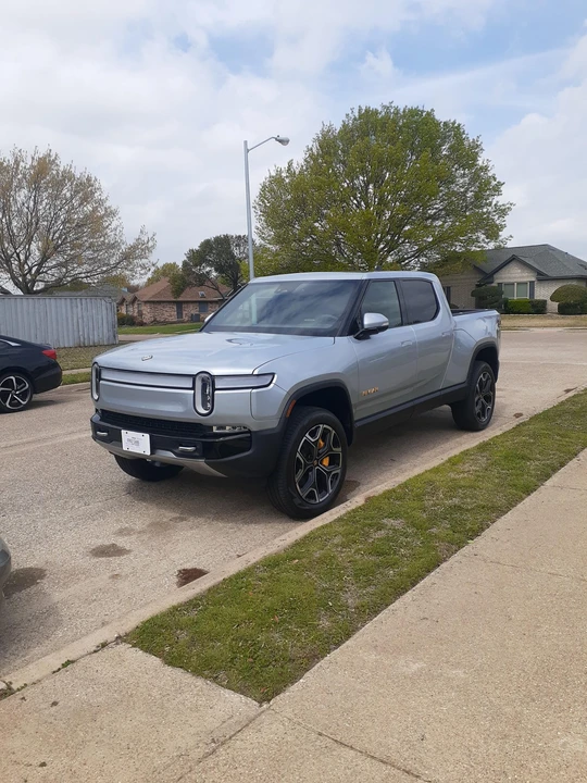 2023 Rivian R1T - Image 2 of 31