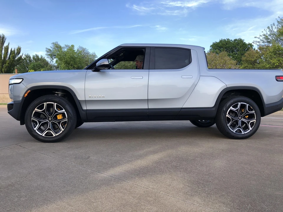 2023 Rivian R1T - Image 19 of 31