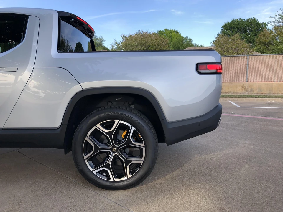 2023 Rivian R1T - Image 29 of 31