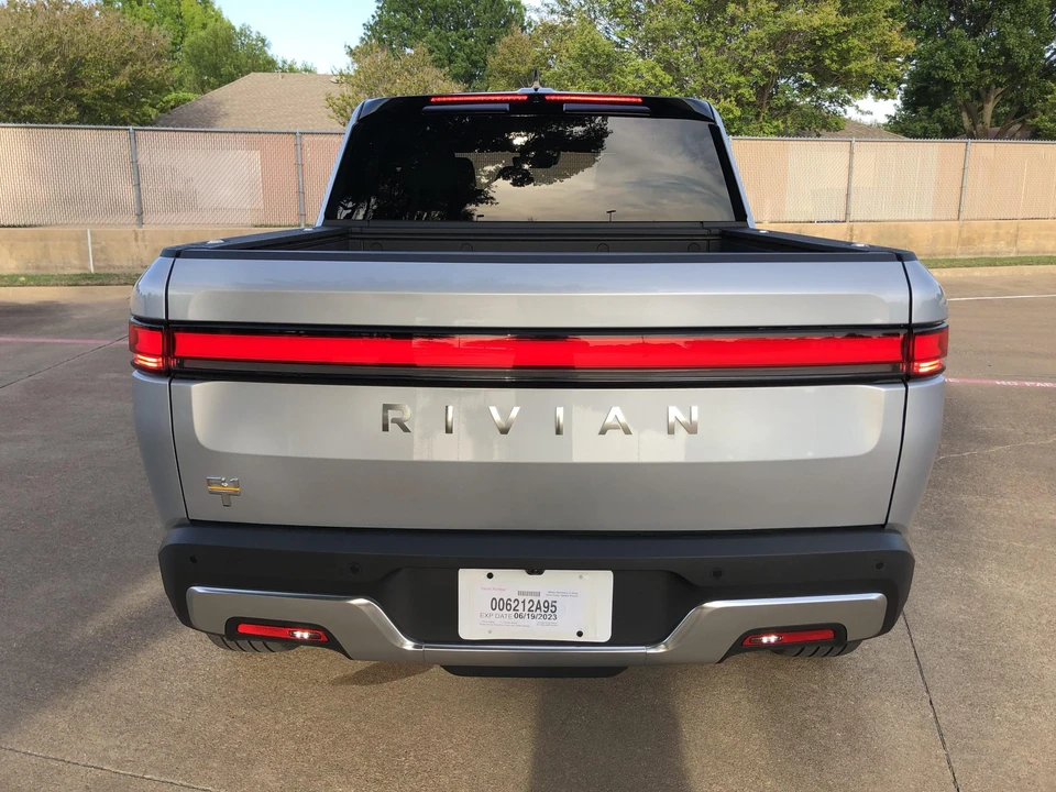 2023 Rivian R1T - Image 15 of 31