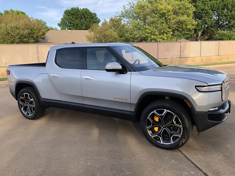 2023 Rivian R1T - Image 8 of 31
