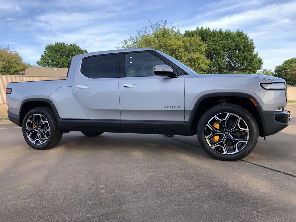 2023 Rivian R1T - Image 11 of 31