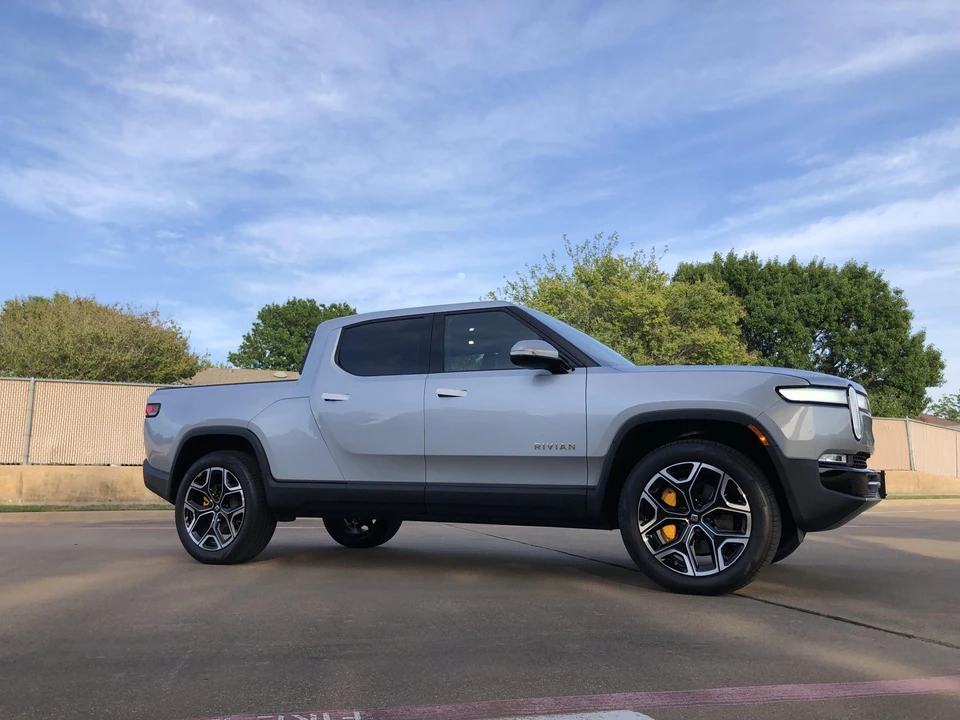 2023 Rivian R1T - Image 10 of 31