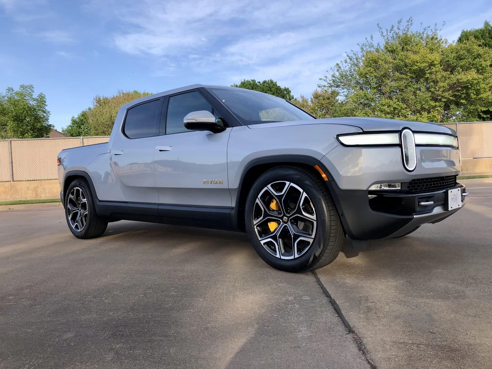 2023 Rivian R1T - Image 9 of 31