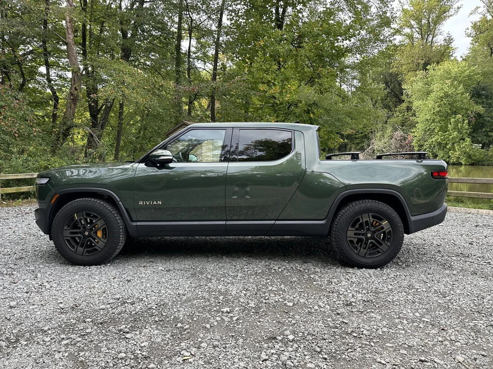2023 Rivian R1T - Image 8 of 31