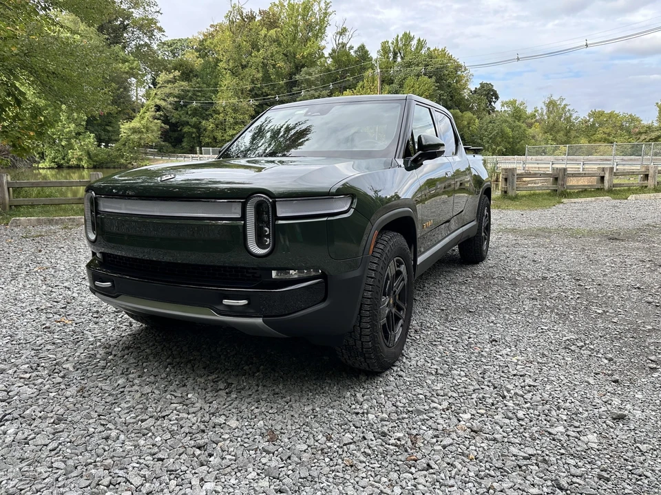 2023 Rivian R1T - Image 2 of 31