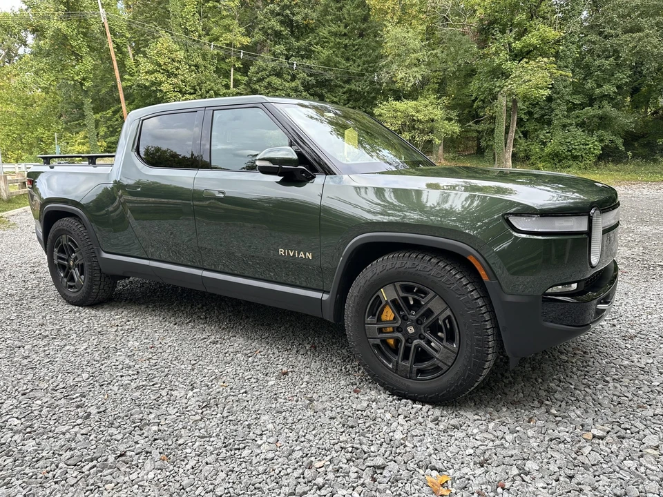 2023 Rivian R1T - Image 20 of 31