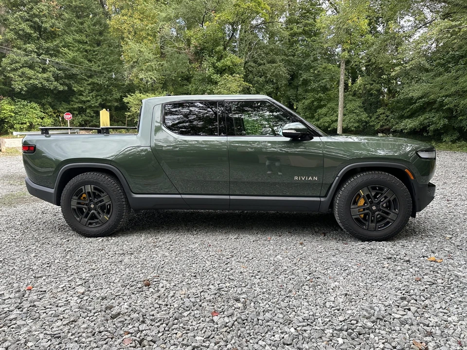 2023 Rivian R1T - Image 19 of 31