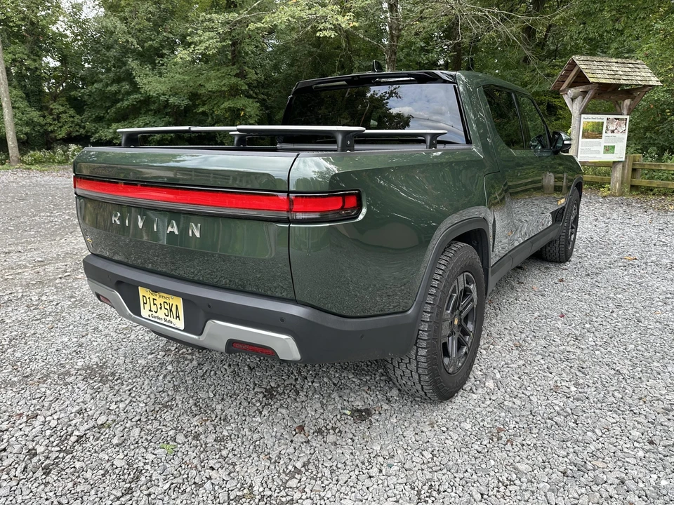 2023 Rivian R1T - Image 16 of 31