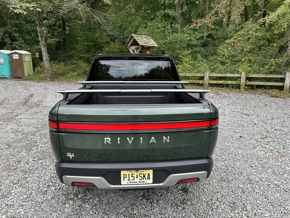 2023 Rivian R1T - Image 12 of 31