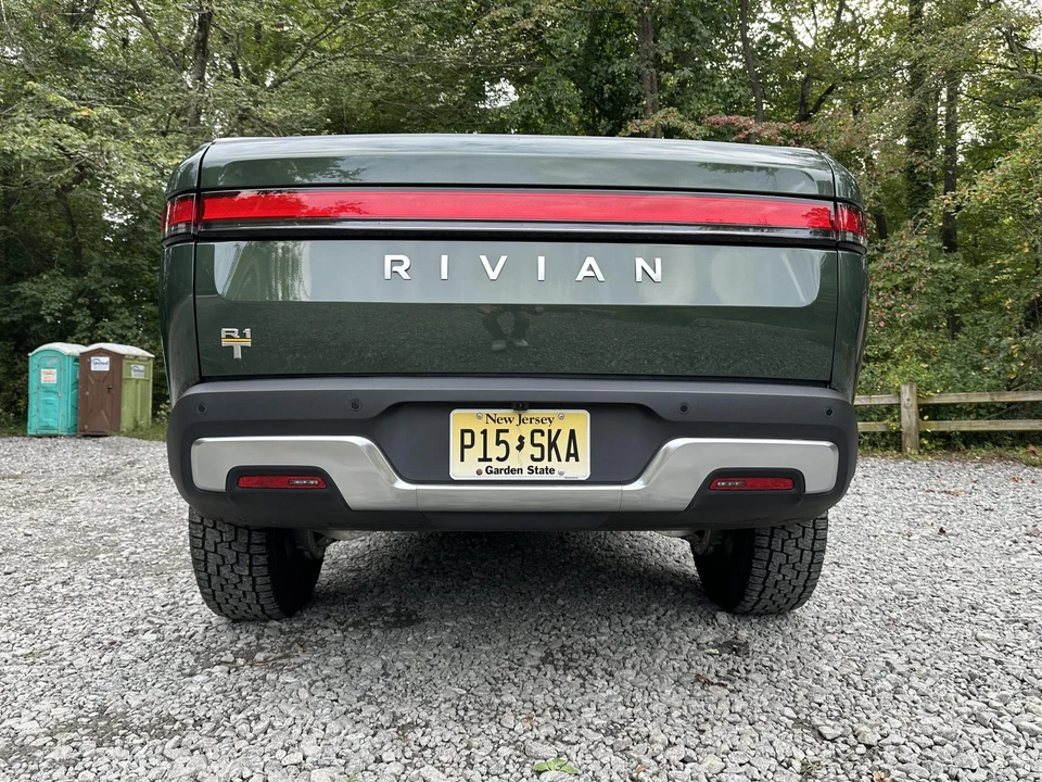 2023 Rivian R1T - Image 15 of 31