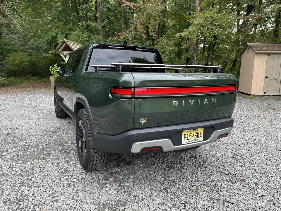 2023 Rivian R1T - Image 11 of 31