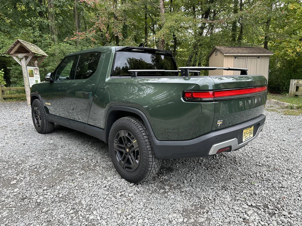 2023 Rivian R1T - Image 10 of 31