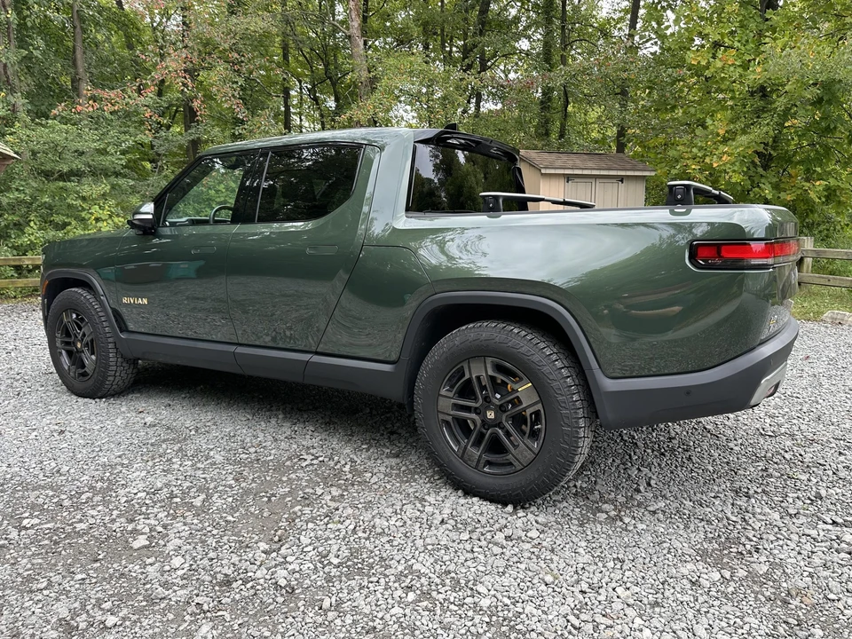 2023 Rivian R1T - Image 9 of 31