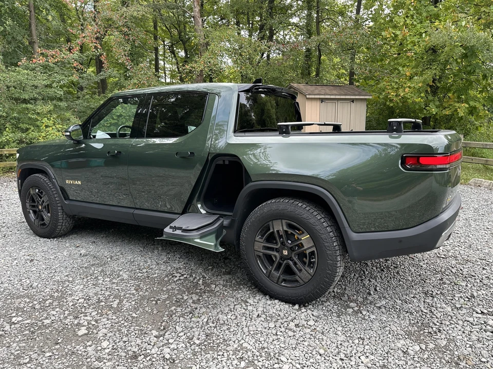2023 Rivian R1T - Image 28 of 31