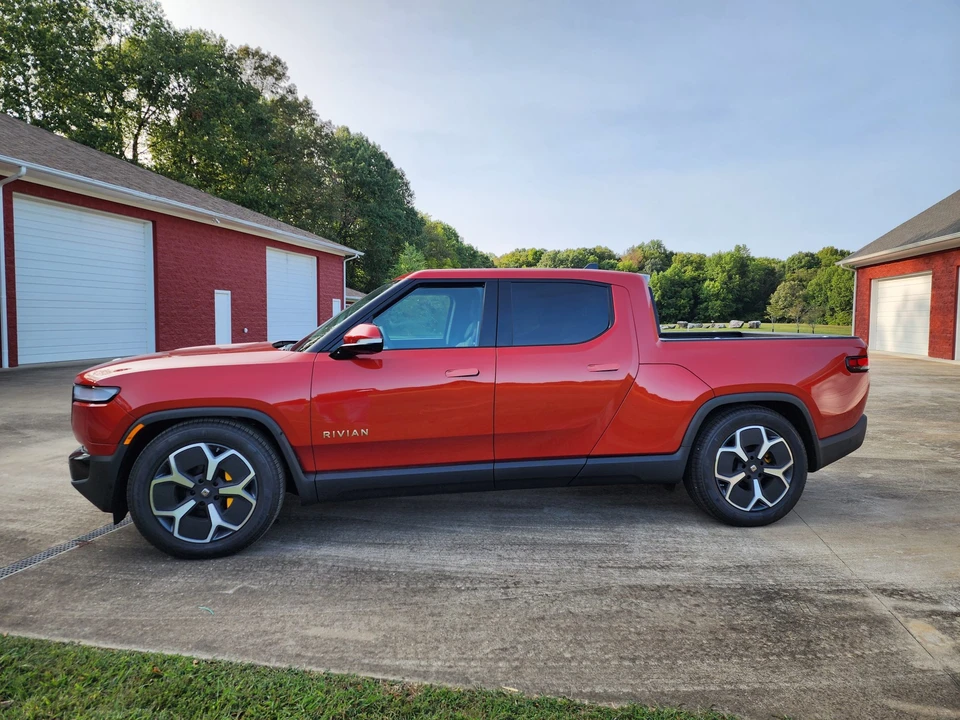 2023 Rivian R1T - Image 13 of 31