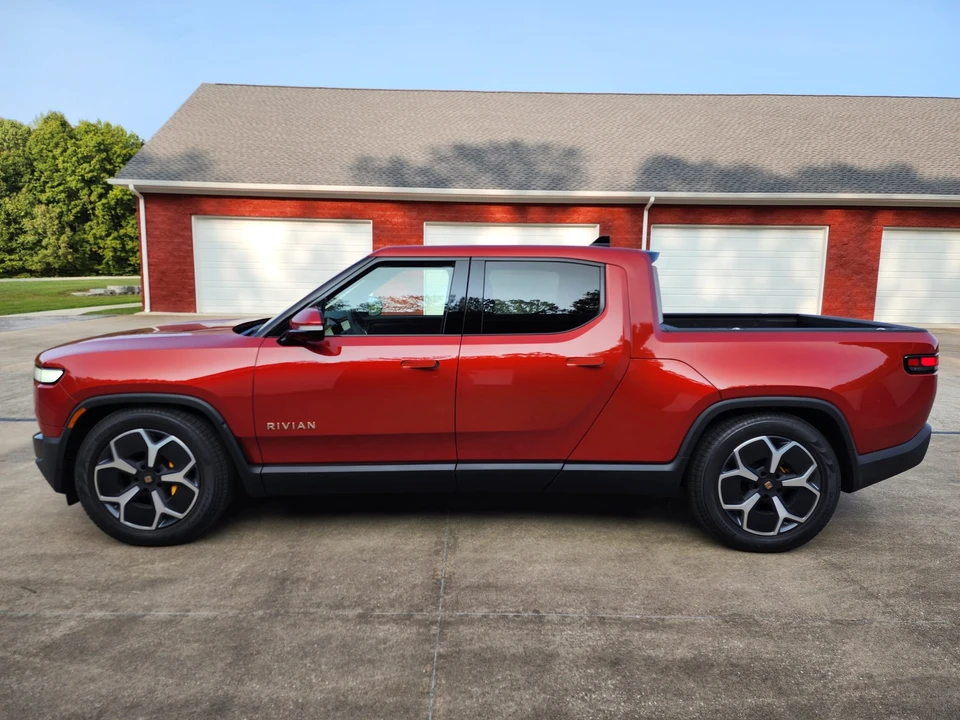 2023 Rivian R1T - Image 30 of 31