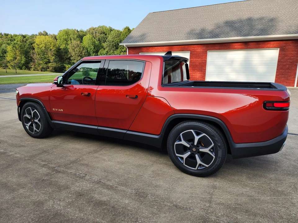 2023 Rivian R1T - Image 28 of 31