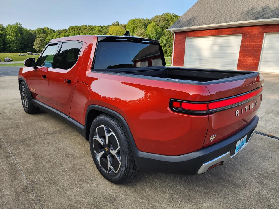 2023 Rivian R1T - Image 27 of 31