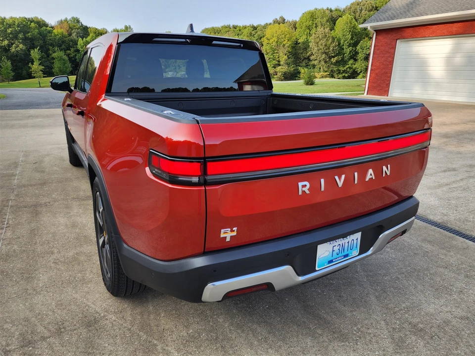 2023 Rivian R1T - Image 26 of 31