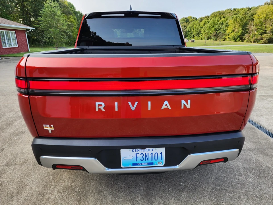 2023 Rivian R1T - Image 25 of 31