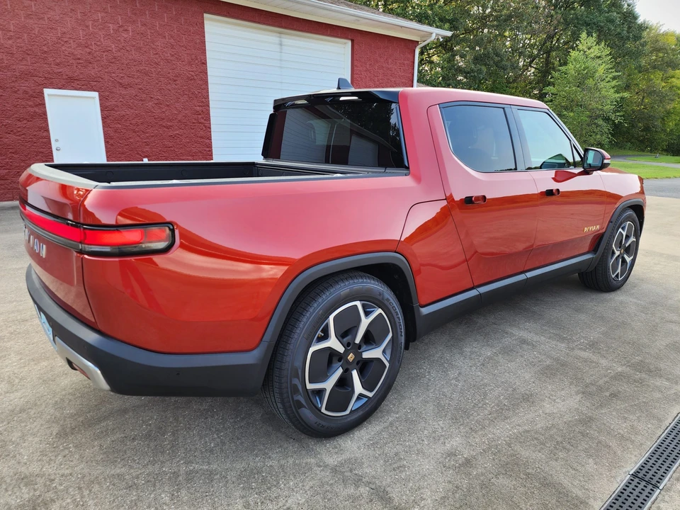 2023 Rivian R1T - Image 22 of 31