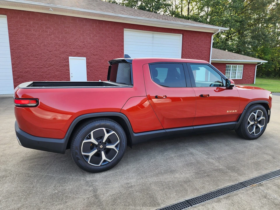 2023 Rivian R1T - Image 20 of 31