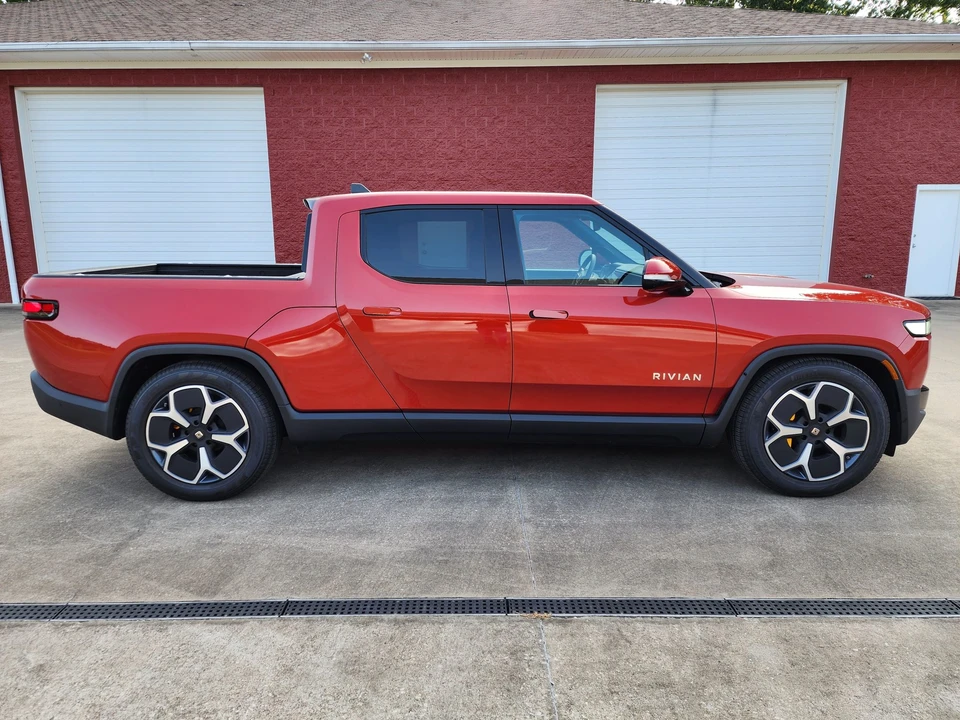2023 Rivian R1T - Image 19 of 31