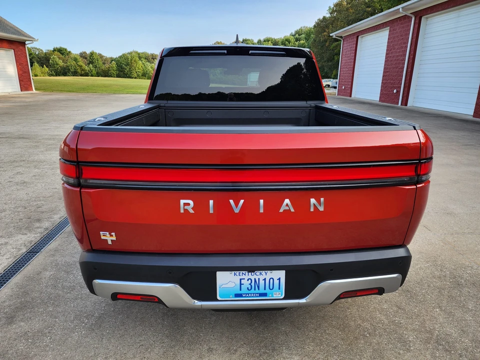 2023 Rivian R1T - Image 8 of 31