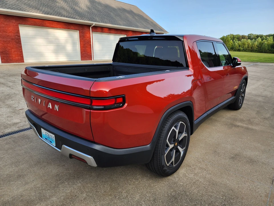 2023 Rivian R1T - Image 7 of 31