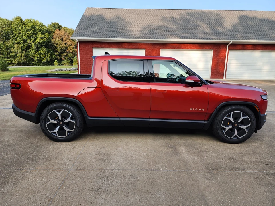 2023 Rivian R1T - Image 6 of 31