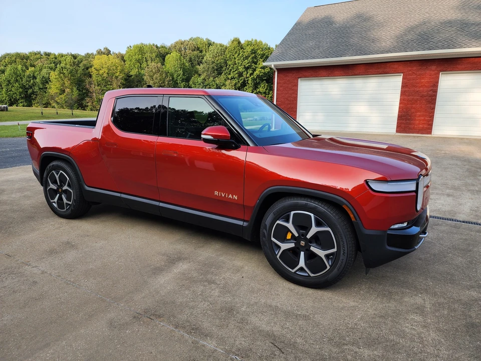 2023 Rivian R1T - Image 5 of 31