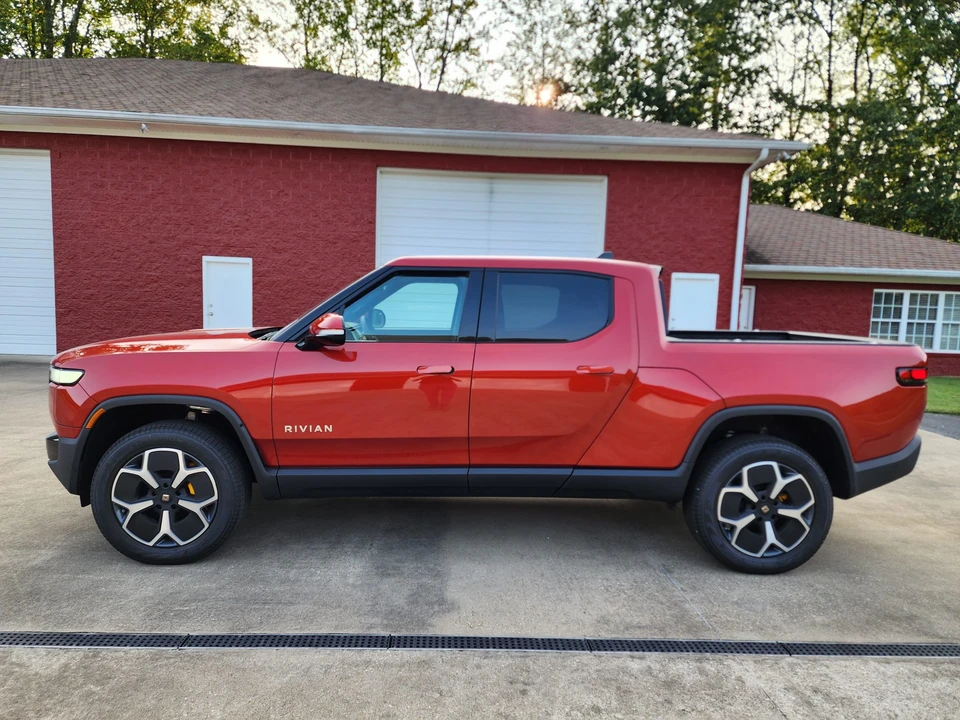 2023 Rivian R1T - Image 29 of 31