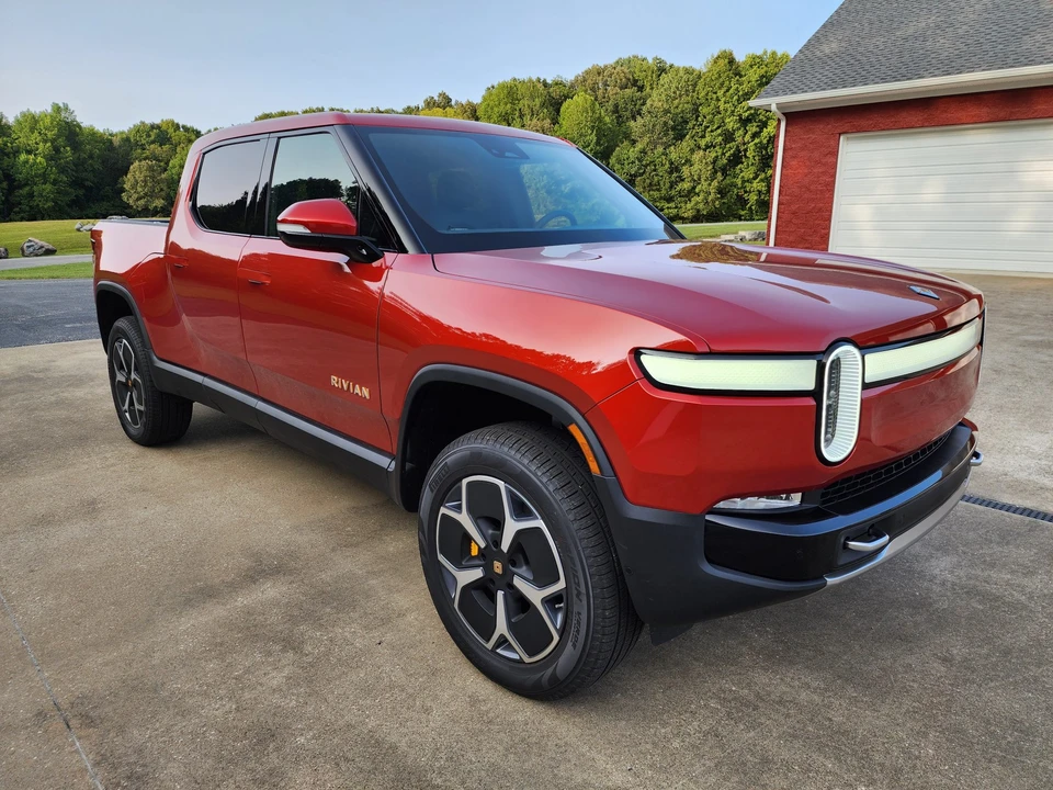 2023 Rivian R1T - Image 16 of 31