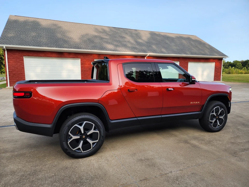 2023 Rivian R1T - Image 21 of 31